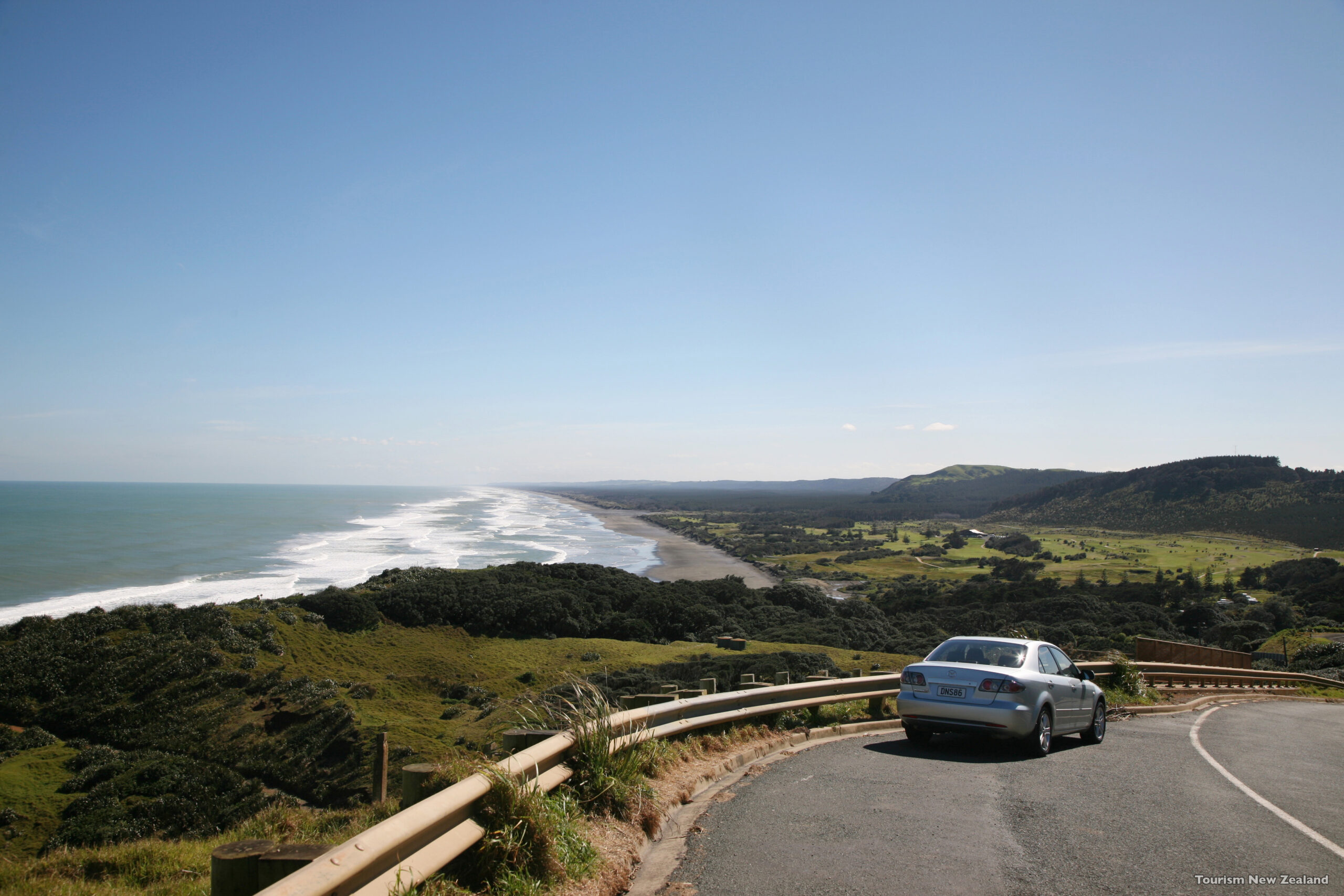Viaje a Nueva Zelanda en coche de alquiler_Muriwai Beach
