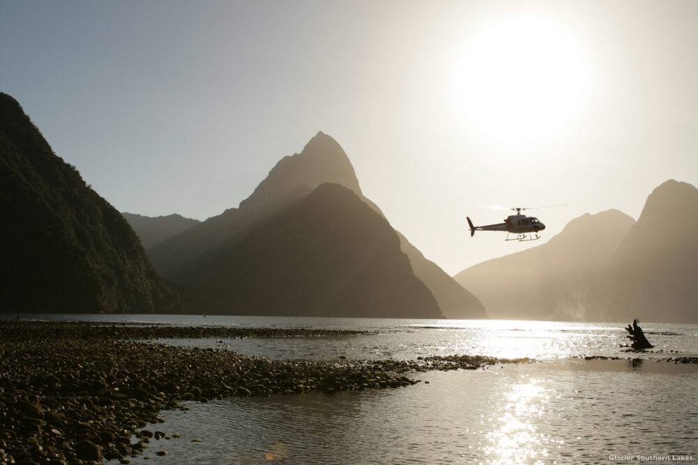 Australia y nueva zelanda con guia_milford sound helicoptero