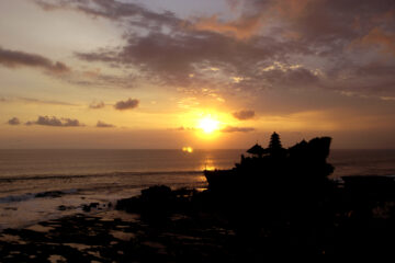 explorando bali en grupo_tanah lot